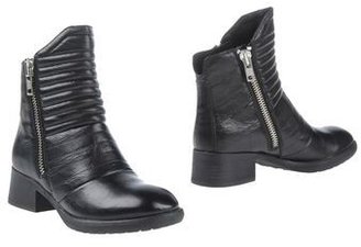Luca Stefani Ankle boots