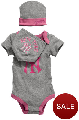 Majestic Baby Girl Romper With Hat And Bib Box Set