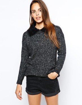 Jovonnista Antigona Sweater with Fluffy Collar - Black