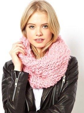 ASOS Chunky Hand Knitted Snood - pink