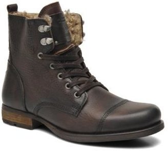 GUESS Men's Jack Smoke Rounded toe Ankle Boots in Brown