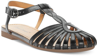 Bare Traps Fanya T-Strap Flat Sandals