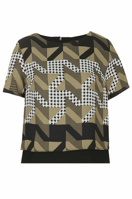 Topshop Short sleeve tee with all-over mixed tooth print and zip detailing at the back. 100% polyester. machine washable.