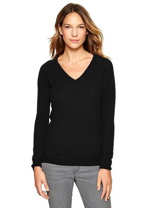 Gap Merino V-neck sweater