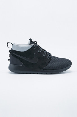 Nike Roshe Run Trainer Boots in Black