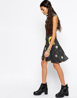 Your Eyes Lie Shirt Dress With Sunflower Print & Open Back