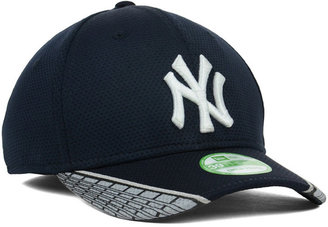 New Era Kids' New York Yankees Vertical Strike 39THIRTY Cap