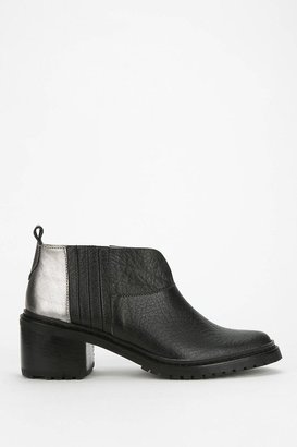 Urban Outfitters MAMUT Contrast Back-Panel Chelsea Boot