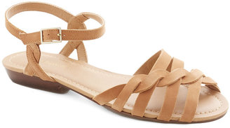 Bass Come Out and Plait Sandal in Caramel