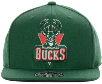Mitchell & Ness Milwaukee Bucks Current Logo Fitted Cap