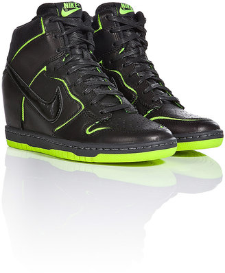 Nike Dunk Sky Hi Cut Out Premium Sneakers in Black/Bolt Gr. 6,5