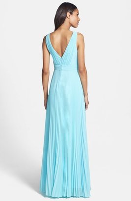 Donna Morgan 'Giselle' Pleated Chiffon Gown