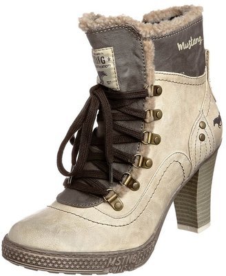 Mustang Laceup boots creme