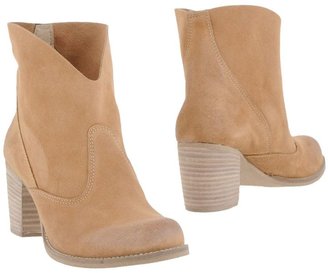 Innue' Ankle boots