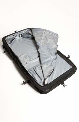 Briggs & Riley Baseline 22-Inch Deluxe Garment Bag