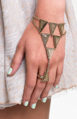 BP Triangle Hand Chain