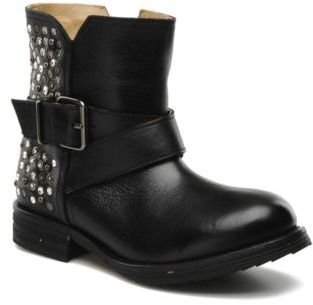 Tatoosh Women's Bea Rounded toe Ankle Boots in Black