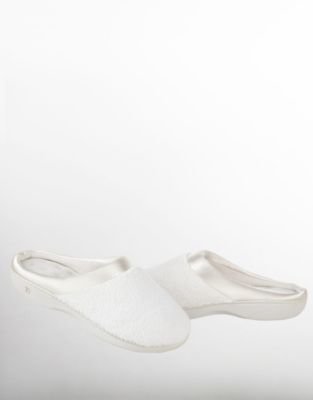 Isotoner Pillow Step Microterry Clog Slippers