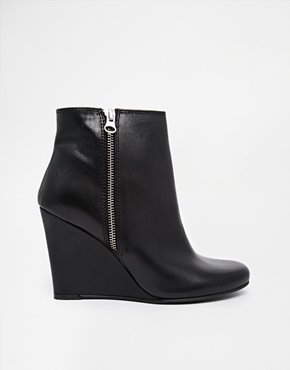Gardenia Leather Heeled Boots with Side Zip - Vitelo black