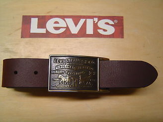 Levi's Men's Two Horse Logo Plaque Leather Belt Brown