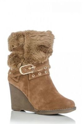 Quiz Camel Eyelet Fur Wedge Ankle Boots
