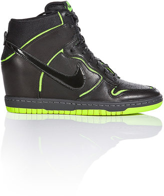 Nike Dunk Sky Hi Cut Out Premium Sneakers in Black/Bolt Gr. 6,5
