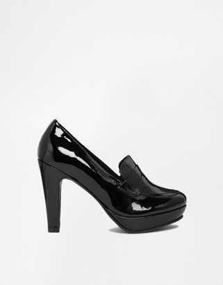 Gardenia Patent Leather Heeled Loafers