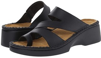 naot toe loop sandals