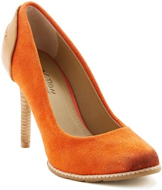Kenneth Cole Reaction Hum Away Pump