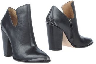 House Of Harlow Shoe boots