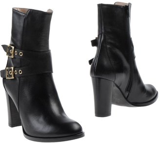 Andrea Bernes Ankle boots