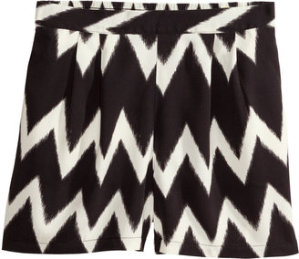 H&M Patterned Shorts - Black/Patterned - Ladies