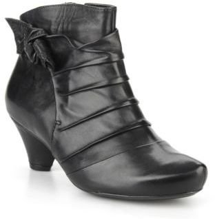Clarks Women's Krista azure Zip-up Ankle Boots in Black
